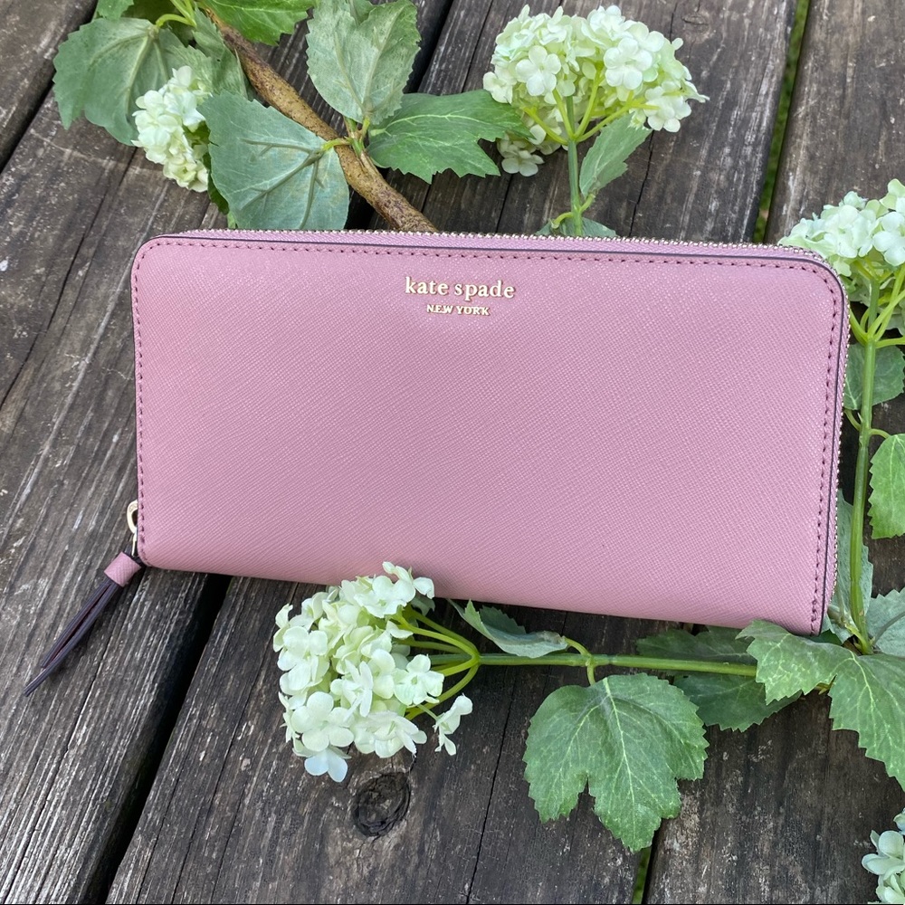 Kate spade ♠️ Clutch. 🆕🥳 Ready for spring!?